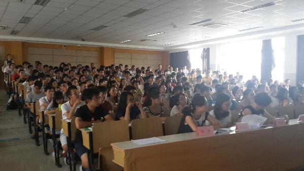 全体新生参加大会