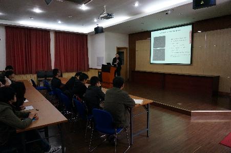 李蓓教授在作报告