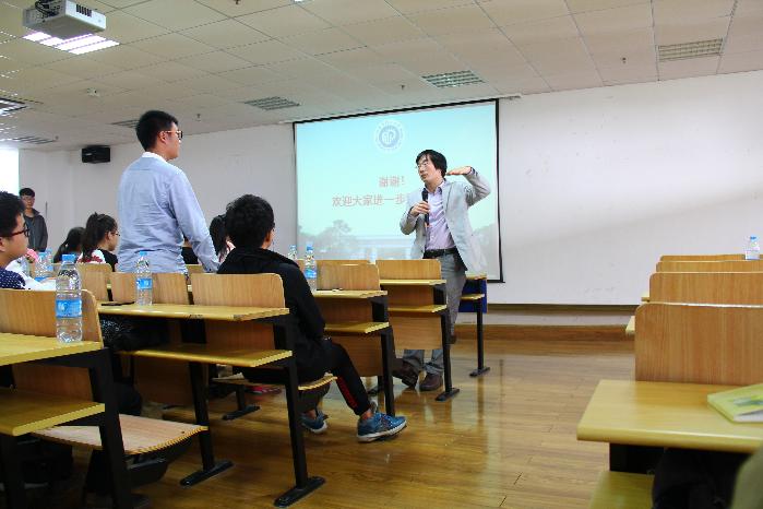 李欣欣副院长与学生交流