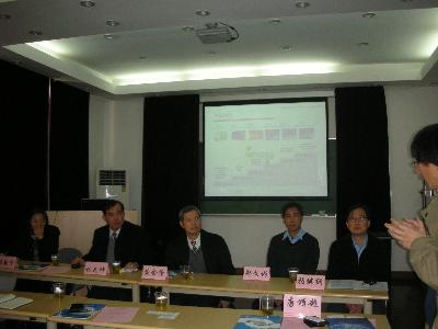 学生与企业面对面交流