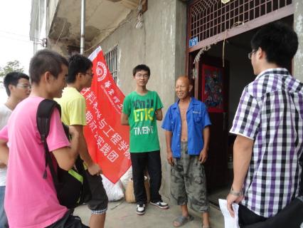 材料学院赴湖北黄冈社会实践团在路口镇路口村进行留守儿童的实地考察