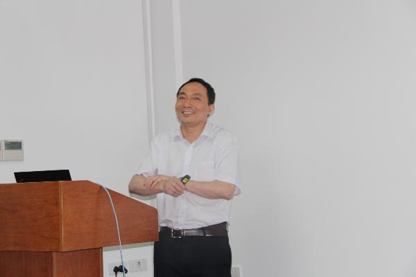 金万勤教授作学术报告