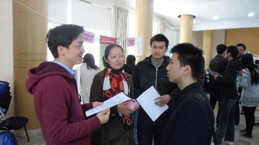 班导师、辅导员与学生交流