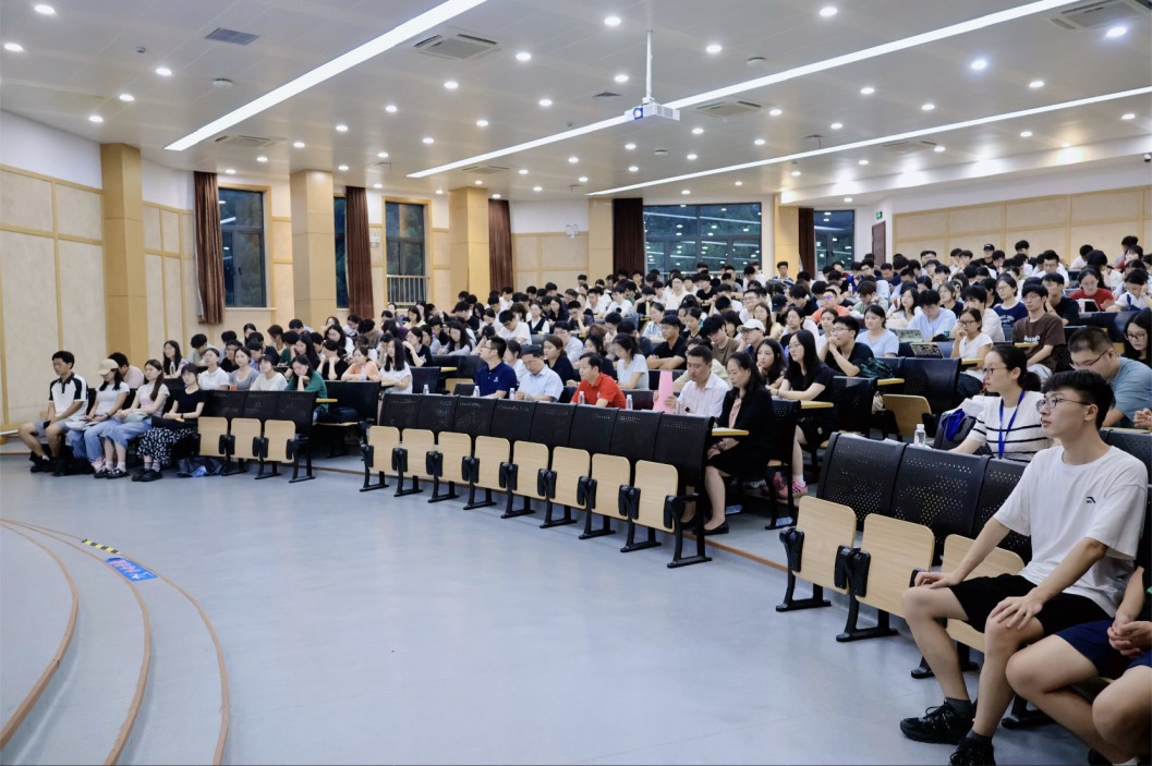 材料科学与工程学院2025级研究生新生见面会顺利召开