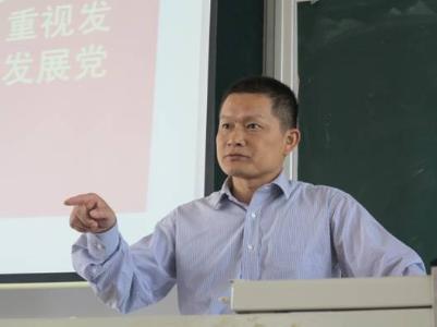 陈荣武老师在作报告
